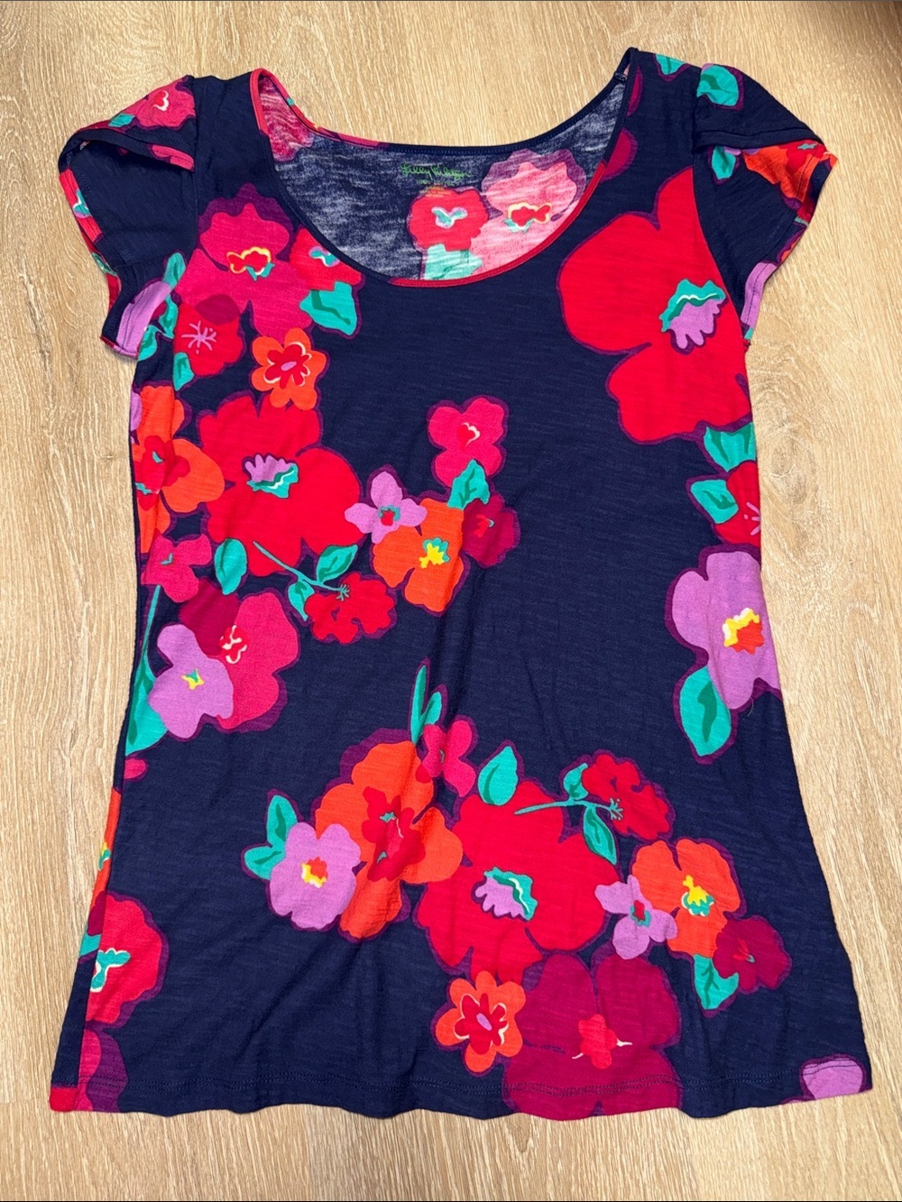 Lilly Pulitzer navy top in print garden games size large NWOT RARE!